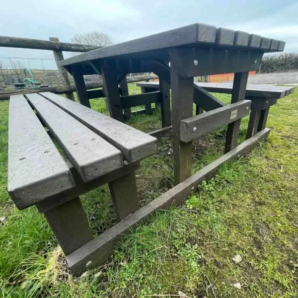 Ledstone Recycled Plastic Picnic Table
